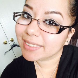 Meet your Posher, Adela